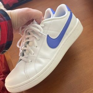 White/Purple Nike Athletic Gym Shoes Size 8.5 Womens